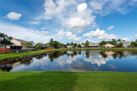 Villa ou maison à vendre à Sunrise, Floride: 3 chambres, 128.39 m2 № 1377210 - photo 2