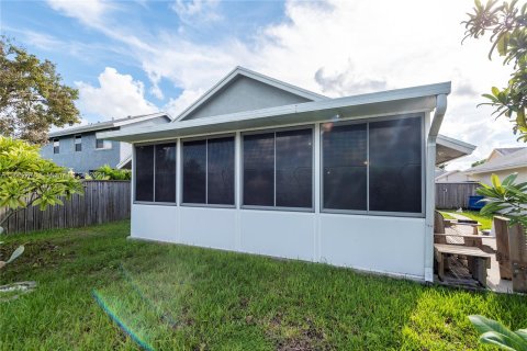 Villa ou maison à vendre à Sunrise, Floride: 3 chambres, 128.39 m2 № 1377210 - photo 4