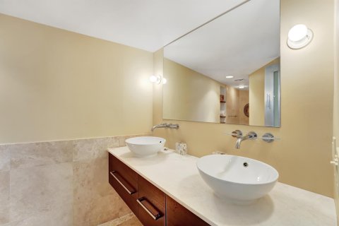 Condo in South Palm Beach, Florida, 3 bedrooms  № 1045775 - photo 16