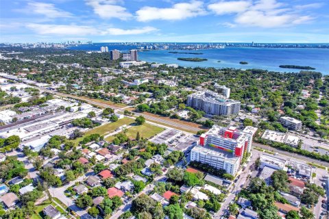 Propiedad comercial en venta en Miami, Florida № 1072285 - foto 12