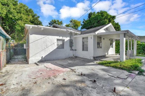 Propiedad comercial en venta en Miami, Florida № 1072285 - foto 9