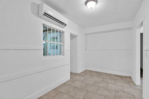 Commercial property in Miami, Florida № 1072285 - photo 25