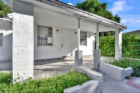 Propiedad comercial en venta en Miami, Florida № 1072285 - foto 10