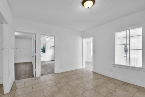 Commercial property in Miami, Florida № 1072285 - photo 24