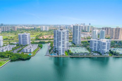 Condominio en venta en Aventura, Florida, 2 dormitorios, 125.7 m2 № 1385659 - foto 7