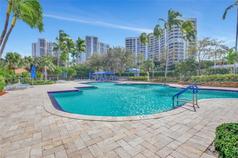 Condo in Aventura, Florida, 2 bedrooms  № 1385659 - photo 22