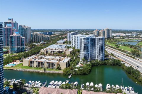 Condo in Aventura, Florida, 2 bedrooms  № 1385659 - photo 4