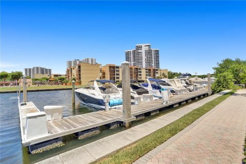 Condominio en venta en Aventura, Florida, 2 dormitorios, 125.7 m2 № 1385659 - foto 9