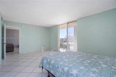 Condo in Miami Beach, Florida, 2 bedrooms  № 1385658 - photo 19