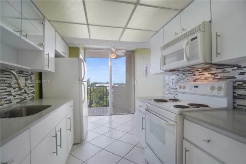 Condo in Miami Beach, Florida, 2 bedrooms  № 1385658 - photo 7