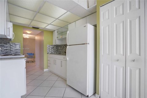 Condo in Miami Beach, Florida, 2 bedrooms  № 1385658 - photo 5