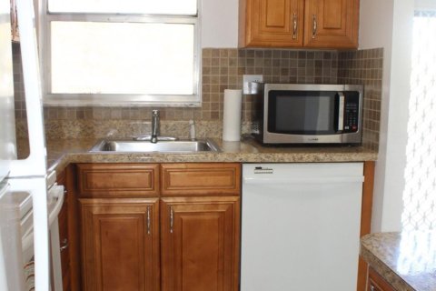 Condo in Sunrise, Florida, 2 bedrooms  № 1047963 - photo 24