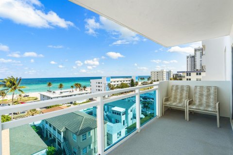 Copropriété à vendre à Hollywood, Floride: 2 chambres, 133.78 m2 № 1080778 - photo 11