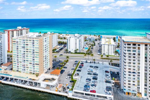 Condo in Hollywood, Florida, 2 bedrooms  № 1080778 - photo 3