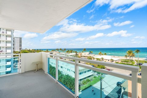 Copropriété à vendre à Hollywood, Floride: 2 chambres, 133.78 m2 № 1080778 - photo 14