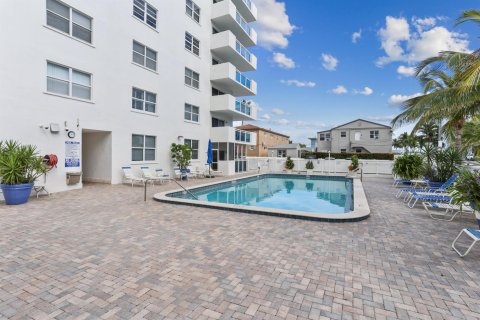 Condo in Hollywood, Florida, 2 bedrooms  № 1080778 - photo 9