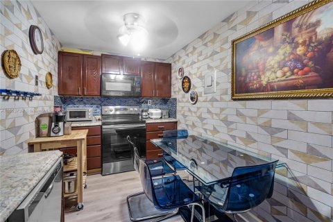 Copropriété à vendre à Hollywood, Floride: 1 chambre, 78.41 m2 № 1348839 - photo 12