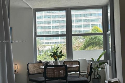 Copropriété à louer à Miami Beach, Floride: 55.74 m2 № 1348886 - photo 14