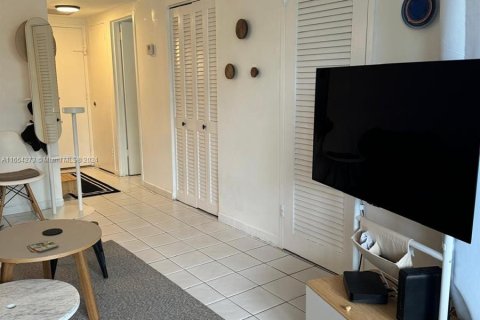 Condominio en alquiler en Miami Beach, Florida, 55.74 m2 № 1348886 - foto 16