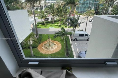 Condominio en alquiler en Miami Beach, Florida, 55.74 m2 № 1348886 - foto 3