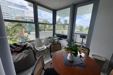 Copropriété à louer à Miami Beach, Floride: 55.74 m2 № 1348886 - photo 4