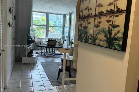 Condo in Miami Beach, Florida  № 1348886 - photo 12