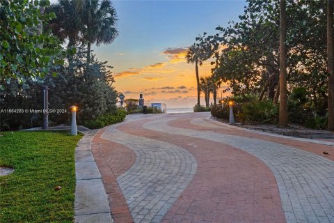 Condo in Miami Beach, Florida  № 1348886 - photo 28