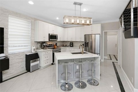 Villa ou maison à vendre à Pembroke Pines, Floride: 4 chambres, 212.93 m2 № 1348836 - photo 8