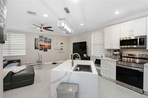 Villa ou maison à vendre à Pembroke Pines, Floride: 4 chambres, 212.93 m2 № 1348836 - photo 9