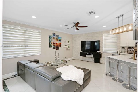 Villa ou maison à vendre à Pembroke Pines, Floride: 4 chambres, 212.93 m2 № 1348836 - photo 4