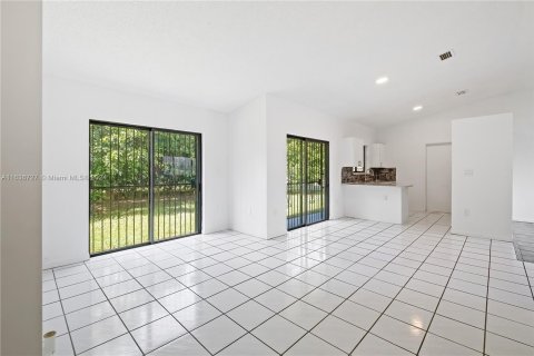 Casa en venta en Miami, Florida, 3 dormitorios, 120.22 m2 № 1306339 - foto 10