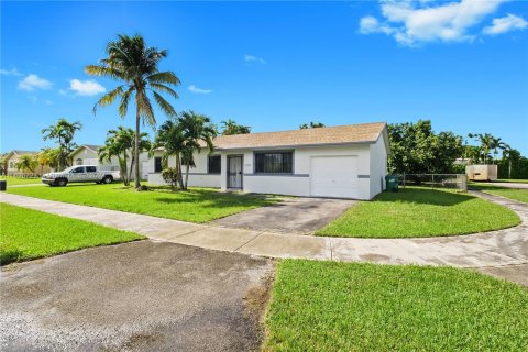 Villa ou maison à vendre à Miami, Floride: 3 chambres, 120.22 m2 № 1306339 - photo 2