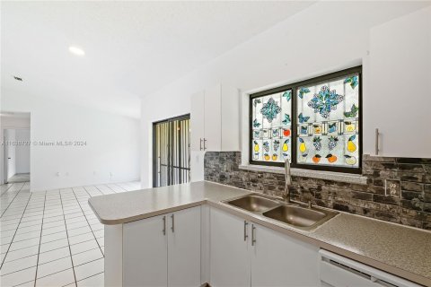 Casa en venta en Miami, Florida, 3 dormitorios, 120.22 m2 № 1306339 - foto 15