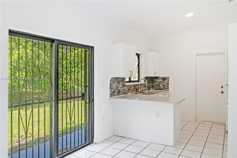 Casa en venta en Miami, Florida, 3 dormitorios, 120.22 m2 № 1306339 - foto 12