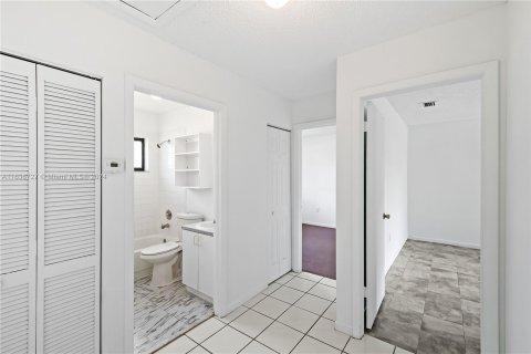 Casa en venta en Miami, Florida, 3 dormitorios, 120.22 m2 № 1306339 - foto 16