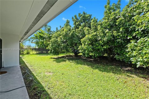 House in Miami, Florida 3 bedrooms, 120.22 sq.m. № 1306339 - photo 29