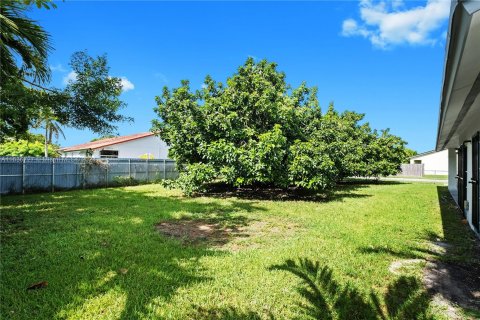 Villa ou maison à vendre à Miami, Floride: 3 chambres, 120.22 m2 № 1306339 - photo 30