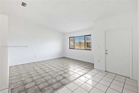 Villa ou maison à vendre à Miami, Floride: 3 chambres, 120.22 m2 № 1306339 - photo 5