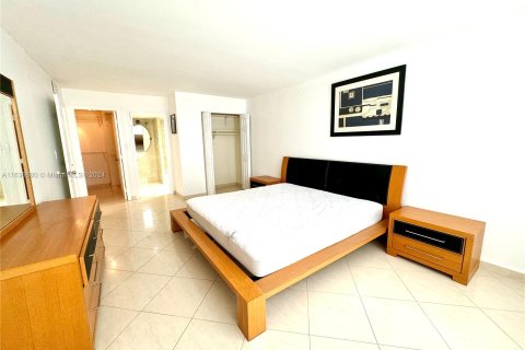 Condo in Sunny Isles Beach, Florida, 2 bedrooms  № 1306340 - photo 24