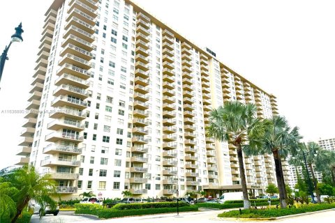 Copropriété à vendre à Sunny Isles Beach, Floride: 2 chambres, 118.45 m2 № 1306340 - photo 1