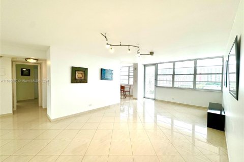 Copropriété à vendre à Sunny Isles Beach, Floride: 2 chambres, 118.45 m2 № 1306340 - photo 13