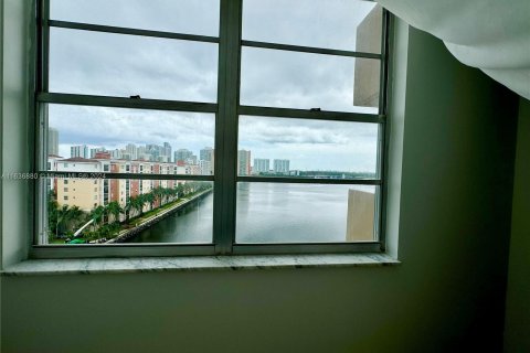 Copropriété à vendre à Sunny Isles Beach, Floride: 2 chambres, 118.45 m2 № 1306340 - photo 25