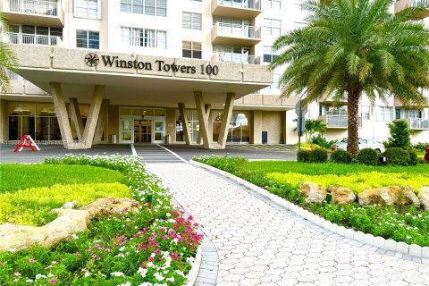 Condo in Sunny Isles Beach, Florida, 2 bedrooms  № 1306341 - photo 1