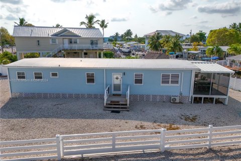 House in Key Largo, Florida 4 bedrooms, 129.32 sq.m. № 1223915 - photo 2