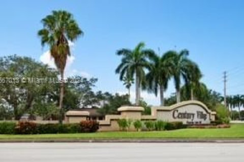 Copropriété à vendre à Pembroke Pines, Floride: 2 chambres, 110.74 m2 № 1381602 - photo 2