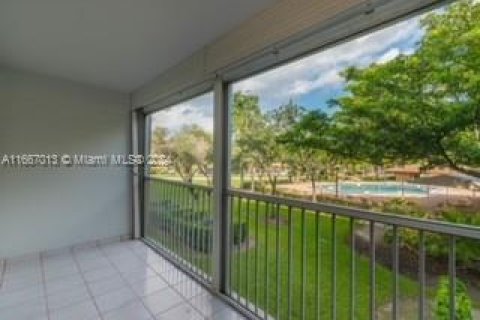 Copropriété à vendre à Pembroke Pines, Floride: 2 chambres, 110.74 m2 № 1381602 - photo 3