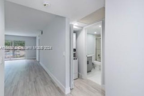 Copropriété à vendre à Pembroke Pines, Floride: 2 chambres, 110.74 m2 № 1381602 - photo 16