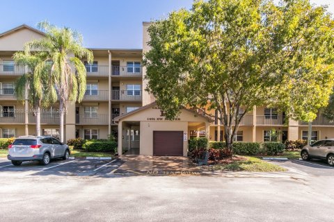 Copropriété à vendre à Pembroke Pines, Floride: 2 chambres, 110.74 m2 № 1381602 - photo 1