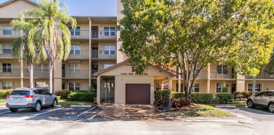 Condominio en Pembroke Pines, Florida, 2 dormitorios  № 1381602