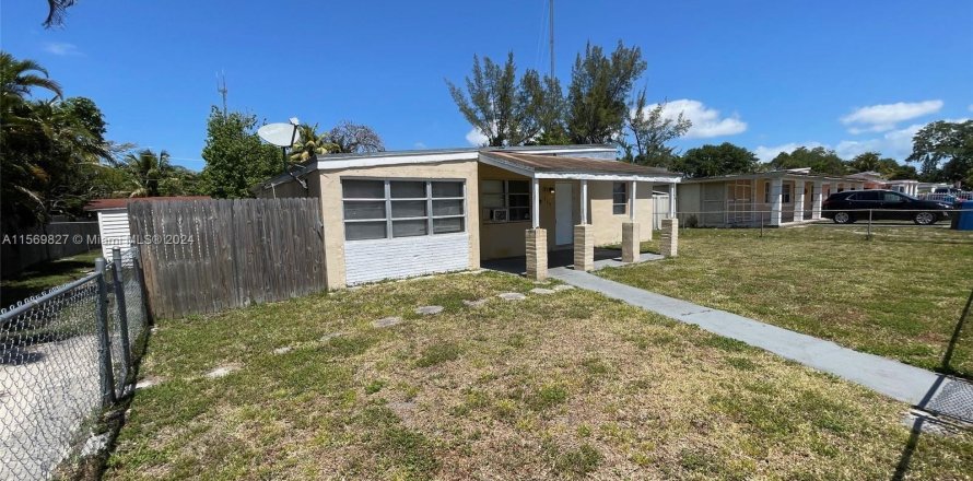 House in West Park, Florida 4 bedrooms, 139.17 sq.m. № 1381562